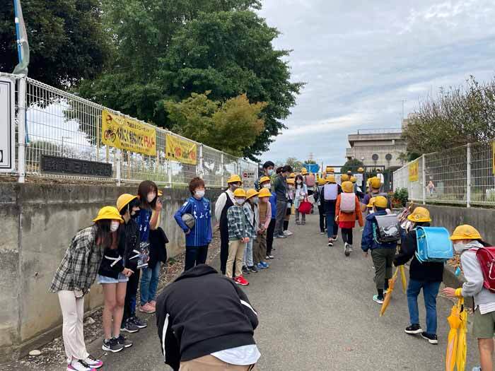 熊谷市内の小学校8校であいさつ運動・全校集会への参加実施報告