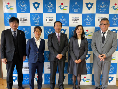 ホームタウン 日高市への表敬訪問のご報告 ちふれasエルフェン埼玉